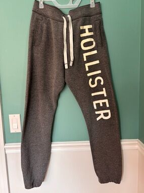 Hollister Dark Gray Logo Jogger Sweatpants with White Drawstring Mens L